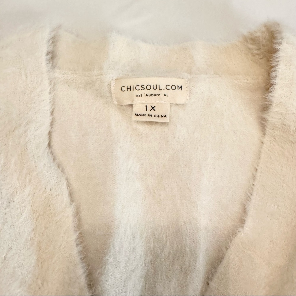 Chic Soul Ivory Cardigan - Silver Shell Buttons 🦢 - Picture 3 of 6